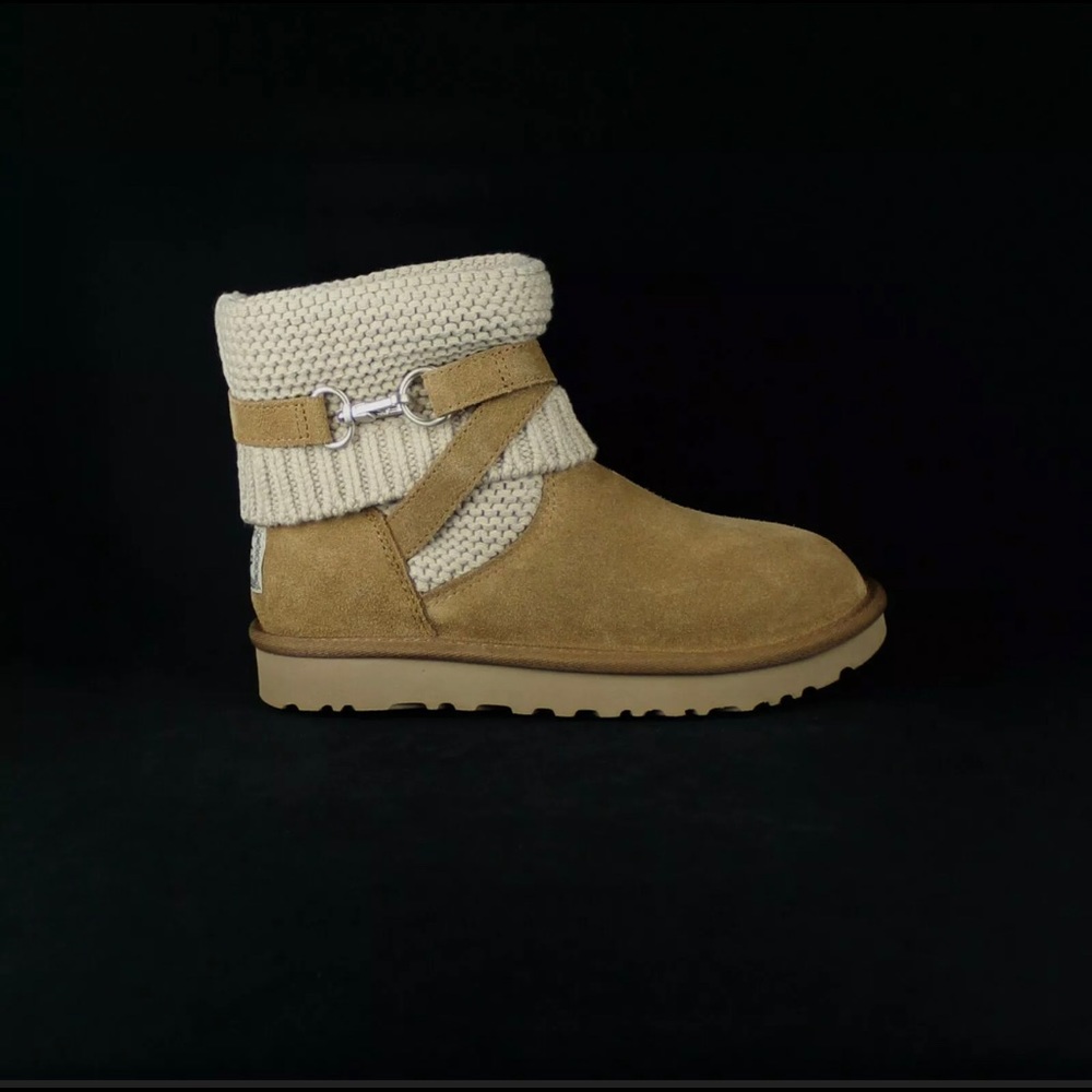 Ugg with Purl Strap
